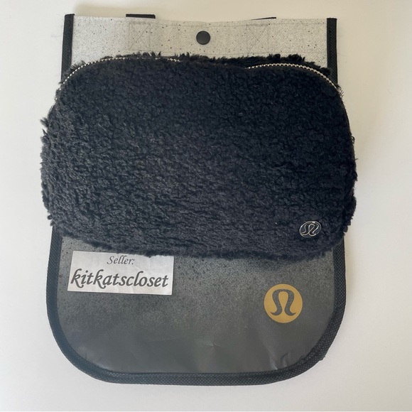 🆕 BLACK - NWT 2021 OG ORIGINAL STRAP lululemon everywhere belt bag *fleece 1L - Picture 1 of 9